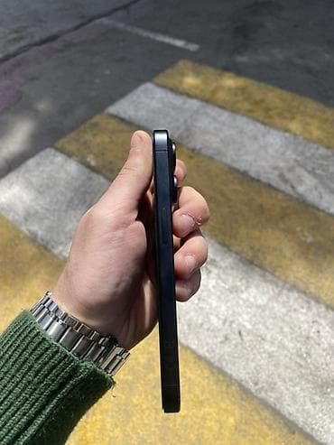 IPhone 15 Pro, 128 GB, Qara, Barmaq izi, Face ID, Simsiz şarj — 3