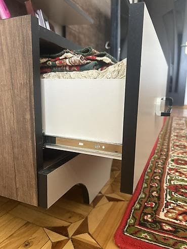 led isiglar: Düz TV altlığı, Polkalı, Laminat — 2