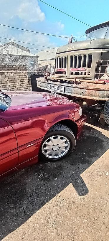 xırdalan heyet evi kiraye: Mercedes-Benz C-Class: 1.8 l | Sedan — 5