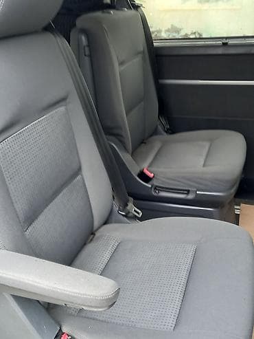 volkswagen beetle: Volkswagen Multivan: 2.2 l | 2004 il Van/Minivan — 4