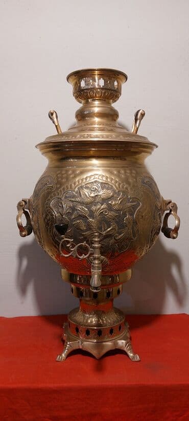 Tebriz istehsali samavar 18-litrlikdir, materiali; mis ve latun