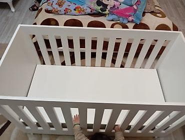 Oğlan və qız üçün, Dördbucaq, Beşik, Dəstsiz, Matras ilə, Yellənmə mexanizmsiz