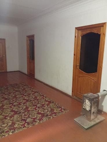 Qarajlar: Icarəyə verilir: geniş, yüksək tavanlı mənzil/evin ikinci mərtəbəsi - — 4