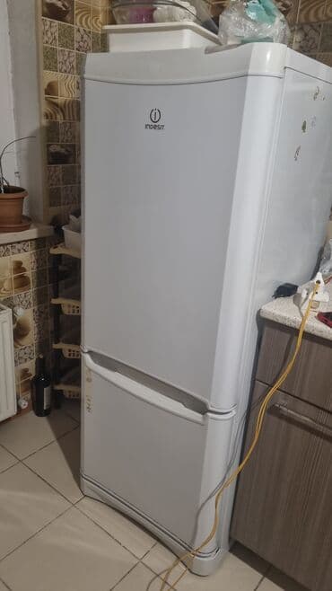 indesit: İşlənmiş 2 qapılı Indesit Soyuducu Satılır, rəng - Ağ — 1