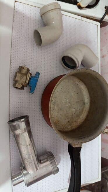 Bu kolleksiyaya mətbəx əşyaları, plastmas uqolnik boru birləşmələri və