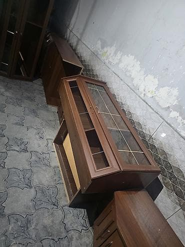 qapi taxta: Mebel dəsti – qonaq otağı üçün Tərkib: - Oval formalı taxta masa — 4