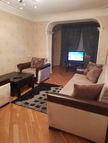 məhəmmədi kirayə: Qaraev metrosunun yaxınlığında 5 mertebeli binanın 3-cu mərtəbəsində — 1