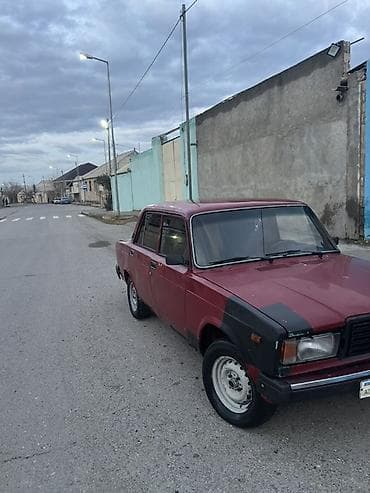 Автозапчасти: VAZ 2107 sedan - Korpus: 4 qapılı sedan, tünd qırmızı rəng, klassik — 2