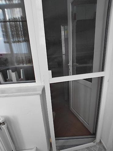 qapi ucun setkalar: PVC pəncərə və qapı üçün ağ rəngli torlu (anti-moxel) açılan çərçivə — 2