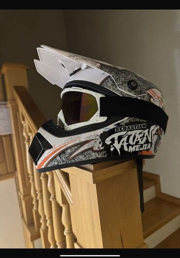 20 qepik gerbli: Dəbilqə - Kaska
Turkiyeden alinib. Demek olarki teze kimidir — 2