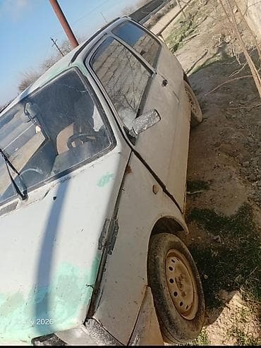 128 style bmw: Volkswagen Polo (hatchback), 3 qapı Xüsusiyyətlər: - Kuzov: kompakt — 2