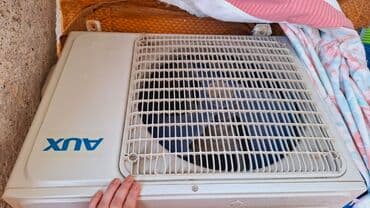 ev ucun kondisaner: AUX markalı, ağ rəngli kondisioner modeli. Bu model həm otaq daxili — 1