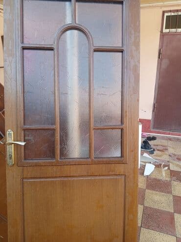 Taxta-qapı, şüşəli model - Material: möhkəm taxta (ağac teksturası) -