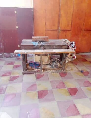 Elektriklə işləyən ağac emalı dəzgahı - Aşağıdan elektrik mühərrikli