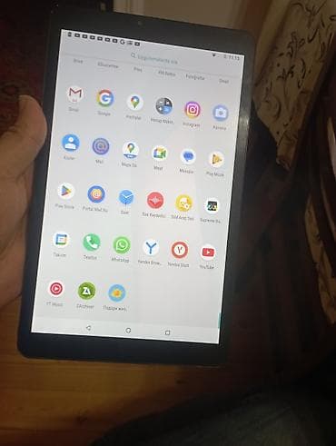 BQ Orion planşet - Ekran: təxminən 8 düym, toxunmaya həssas LCD -