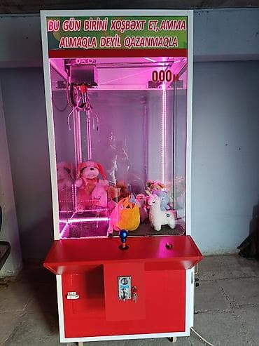 Oyuncaq tutma aparatı (claw machine) təqdim olunur. Əyləncə məkanları — 3