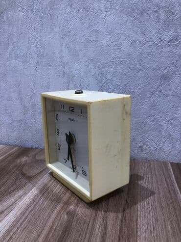 qizil onluq qiymeti: Masaüstü Mexaniki Əntiq saat 1970 il — 24