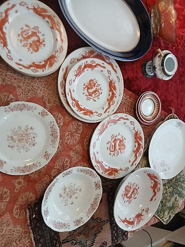 xocali sekilleri: Qədimi/klassik üslubda müxtəlif porselen və şüşə süfrə ləvazimatları — 10