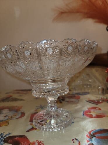 Tava-qazan: Kəsilmiş naxışlı şüşədən (kristal üslubunda) ayaqlı meyvə/güllə qabı — 1