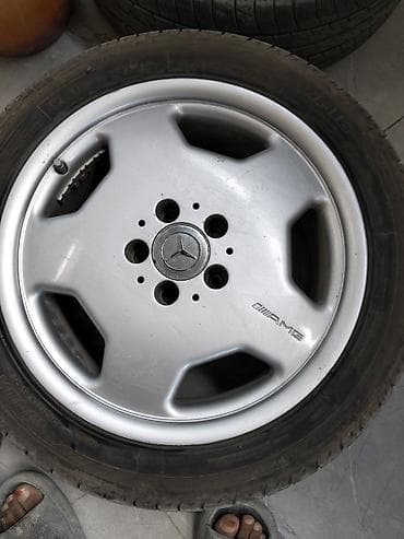 tap az tekerler: Mercedes-Benz AMG diskləri və şinlər dəsti - Model: AMG 5 qol — 2
