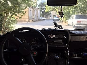 vaz 2107 mostu satilir: VAZ 2107, ağ rəng, sedan gövdə. Texniki xüsusiyyətlər: - Ön təkərli — 4
