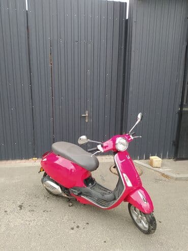 Şəhər üçün praktik və zərif dizaynlı skuter. Xüsusiyyətlər: - Rəng