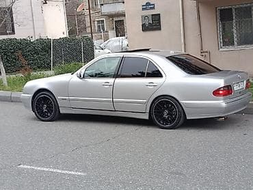 Mercedes-Benz E-Class (W210) sedan Xüsusiyyətlər: - Korpus: 4 qapılı — 7