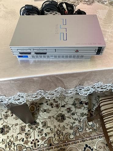 pultu: Sony PlayStation 2 (PS2) – gümüş rəngli “Silver” versiya Paket — 1