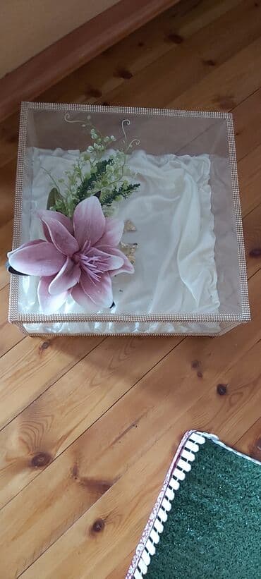 Toy ücün Şəffaf xonca. Şüşədən hazırlanmış, qızılı rəngli rhinestones