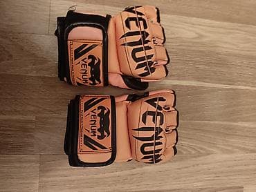 ​Venum brendinə məxsus MMA əlcəkləri satılır. İdmanla məşğul olanlar