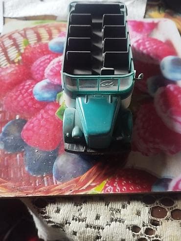 kapo: Kolleksiya üçün 2 ədəd metal avtomobil modeli dəsti.giymət bir modelə — 3