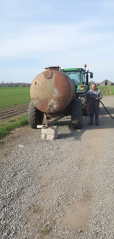 traktor t 40: Təkərli qoşqu üzərində metal sisterna/çən - Kənd təsərrüfatı və — 1