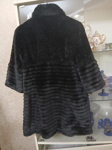 Qadın qısa kürk palto - Rəng: qara, iki teksturalı dizayn – yuxarı — 2