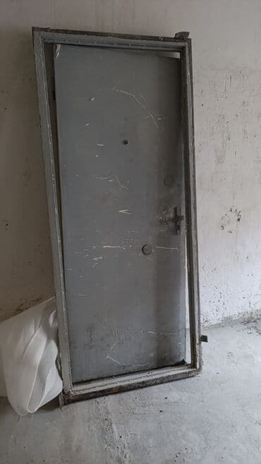 Furnitura və aksessuarlar: Metall qapı və çərçivə - Material: tam metal konstruksiya, polad qapı — 1