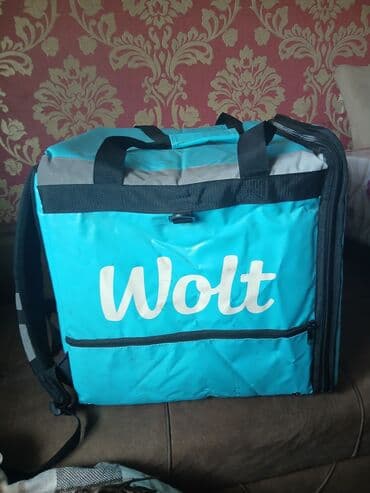 Wolt brendi olan, yemək çatdırmaq üçün nəzərdə tutulmuş termiki lalafo.az -da Wolt brendi olan, yemək çatdırmaq üçün nəzərdə tutulmuş termiki