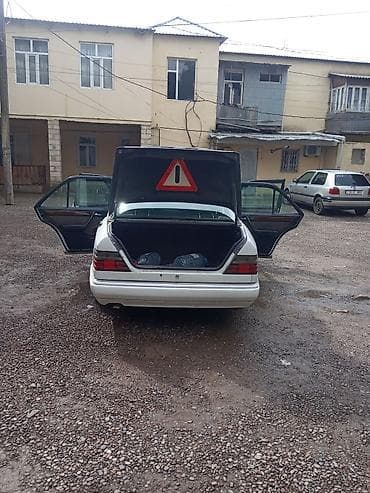 map sensor opel: Mercedes-Benz E-Sinfi (W124) sedan, ağ rəng. - Kuzov: 4 qapılı, geniş — 4