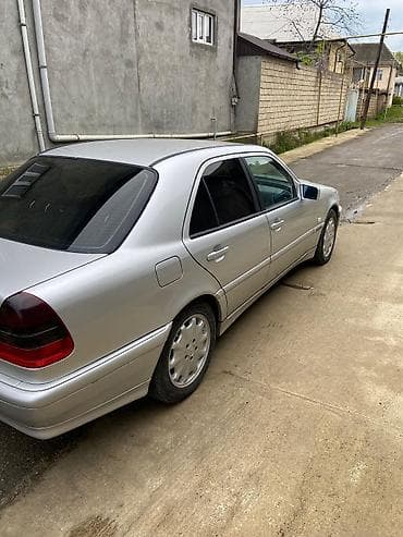 07 sekilleri cekmek: Mercedes-Benz C-Sinif sedan (W202), gümüşü rəng. - Kuzov: 4 qapılı — 4