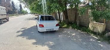08 maşın: Ağ rəngli sedan avtomobil Texniki və xarici xüsusiyyətlər: - Kuzov: 4 — 5