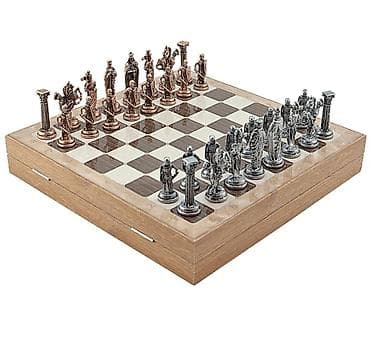 şahmat: Şahmat dəsti, qızılı və gümüşü rəngli parçaları olan, qara rəngli — 6