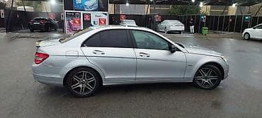 rav 4: Mercedes-Benz C-Class: 2.2 l | 2007 il Sedan — 1