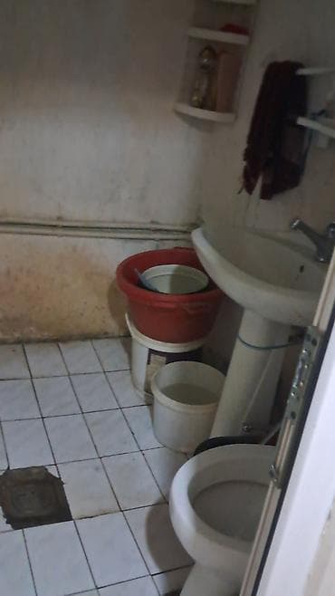 berde kiraye: Ev satılır‼️‼️‼️ ayrıca girişli, kiçik mənzil/otaq tipli yaşayış — 3