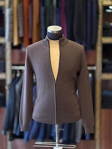 Kişi kardiqanı – fermuarlı, boğazsız (stand-yoqa) model. - Rəng: tünd