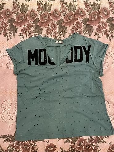 stay mate: Qadın T‑şörtü – “MOODY” yazılı, XS ölçü -Marka:LTB - Rəng: boz-yaşıl — 1