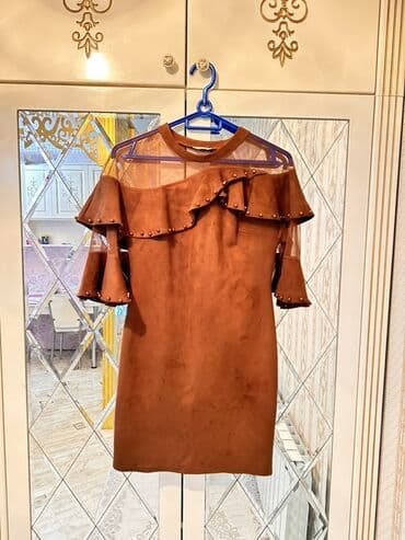 Toy paltarları və aksesuarları: İki fərqli qadın paltarı dəsti 1) Qara krujeva üstlü, aşağı hissəsi — 10