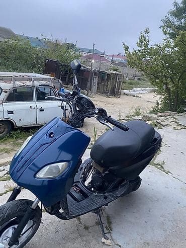 vito guzgu: Skuter/moped – benzinlə işləyən, şəhər içi rahat hərəkət üçün kompakt — 1