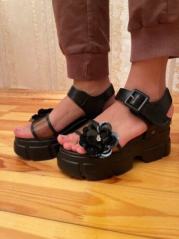 Босоножки, сандалии, шлепанцы: Размер: 38, цвет - Черный, Новый — 2