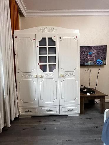 madeyra paltar dolabi: Oğlan və qız üçün, 3 qapılı, Açılan, Düz dolab — 1