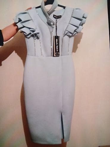 Zərif açıq mavi rəngdə qadın paltarı. - Model: qolsuz, çoxqatlı