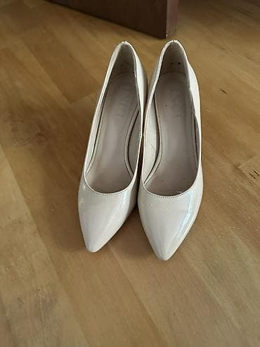 Bej rəngli qadın tuflisi – klassik şpilka model - Parlaq laklı üst