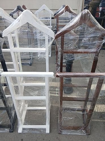 bu mebellər: Bu, paltarların səliqəli saxlanması üçün nəzərdə tutulmuş taxta — 2